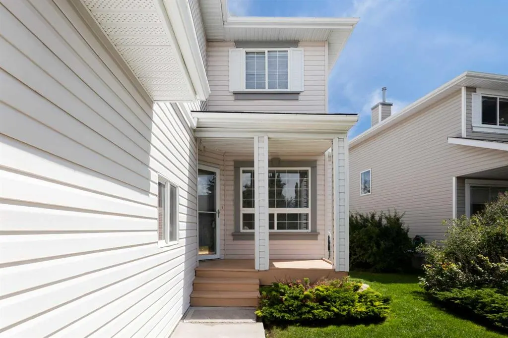 26 Rocky Ridge Heights NW