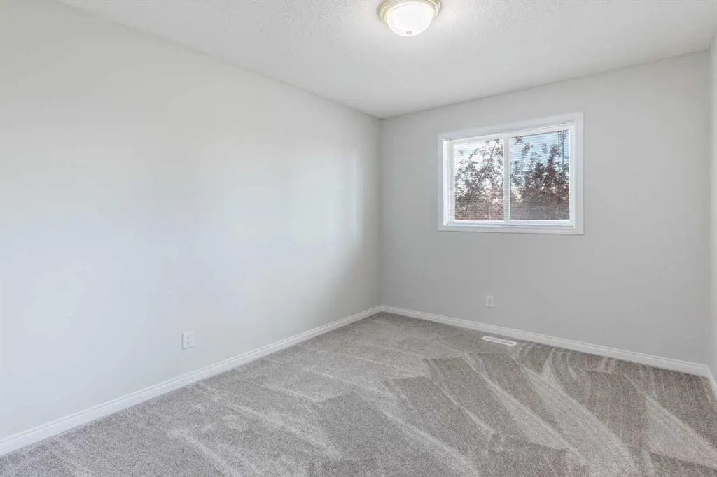 26 Rocky Ridge Heights NW