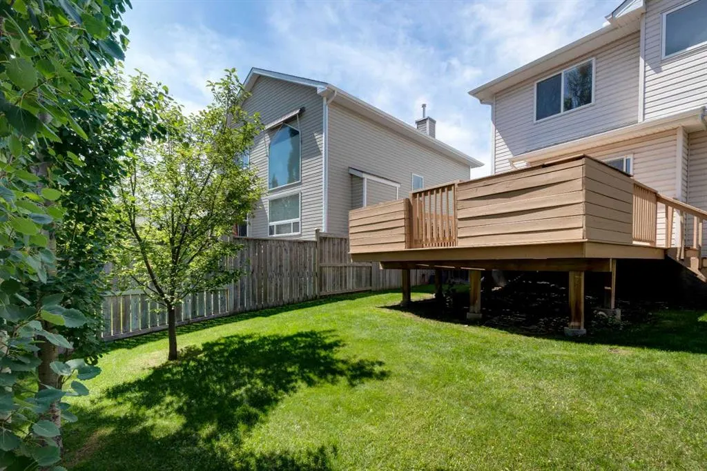 26 Rocky Ridge Heights NW