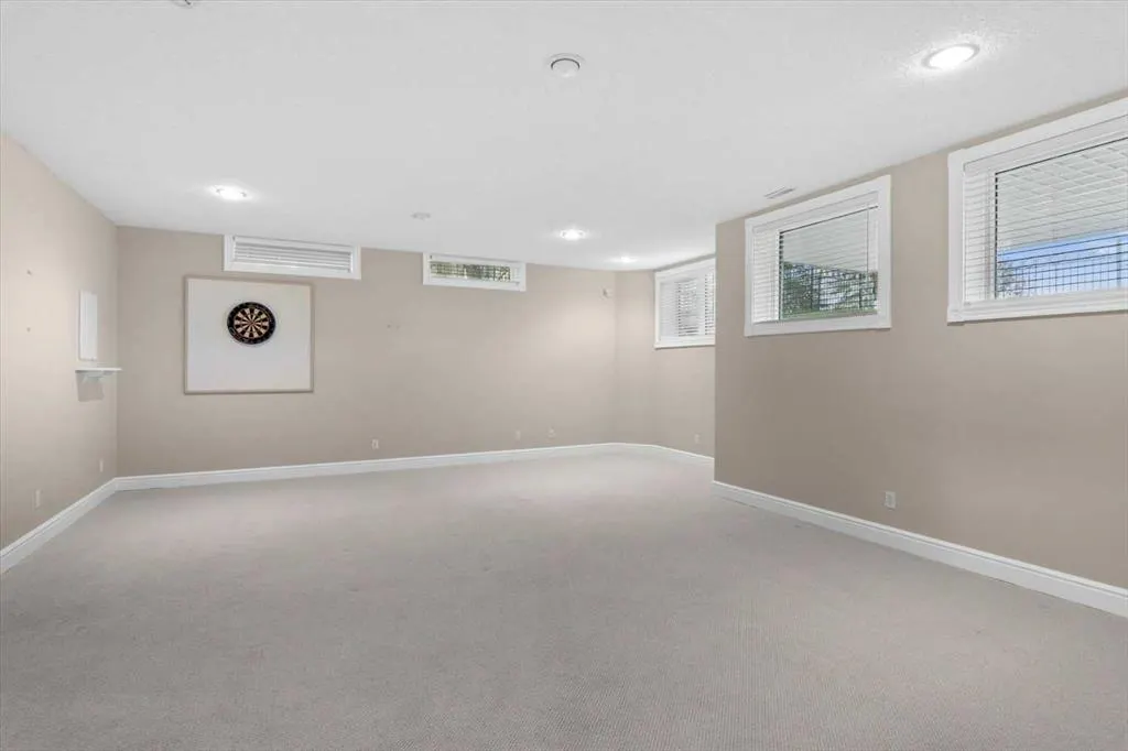 82 Arbour Crest Mount NW