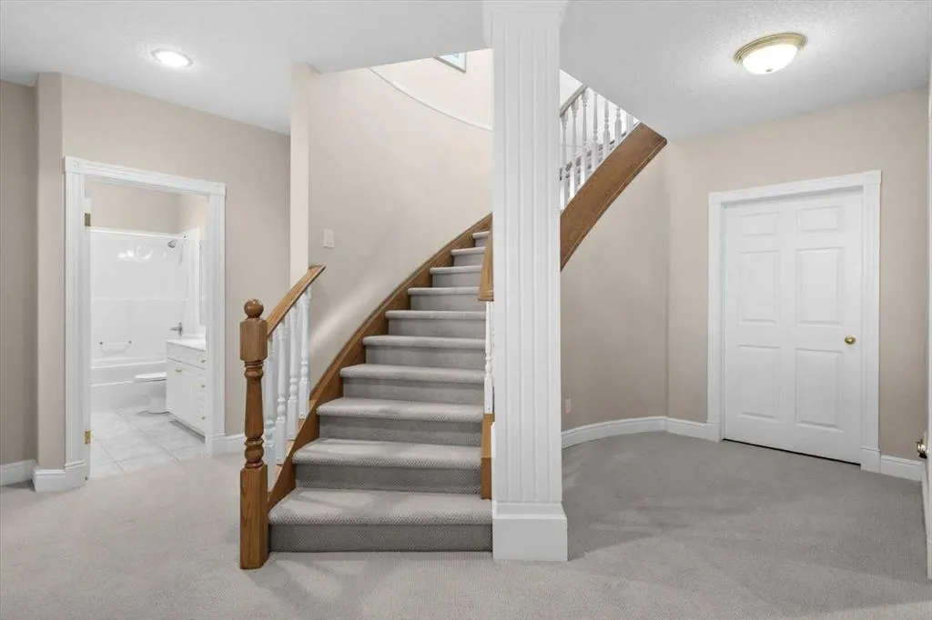 82 Arbour Crest Mount NW