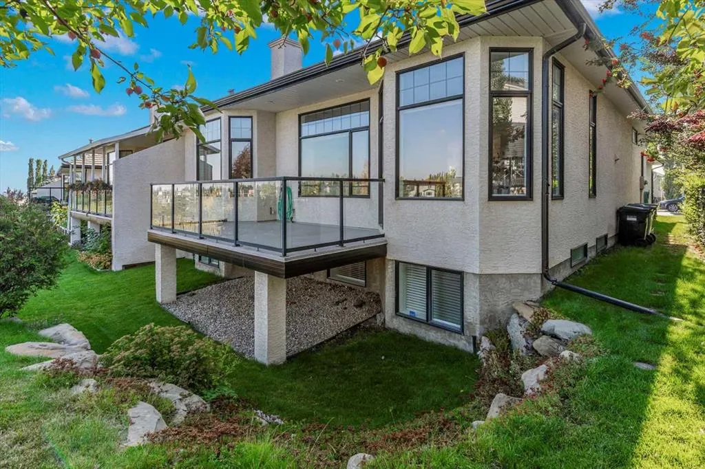 82 Arbour Crest Mount NW
