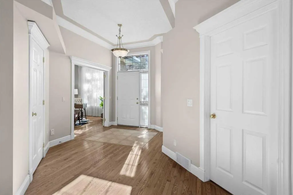 82 Arbour Crest Mount NW