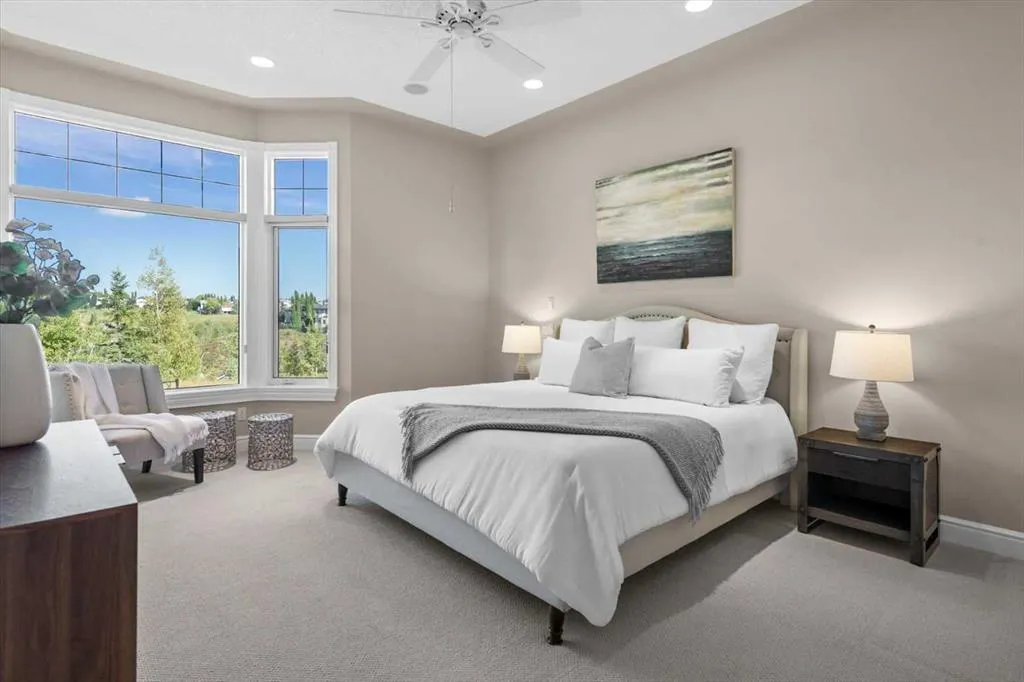 82 Arbour Crest Mount NW
