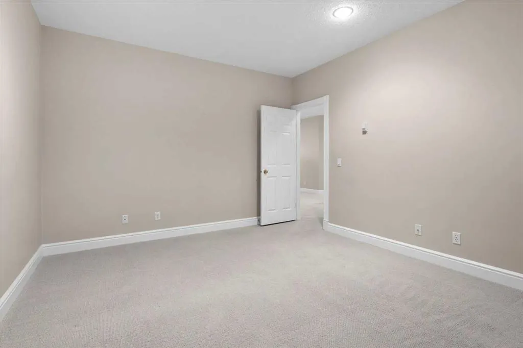 82 Arbour Crest Mount NW