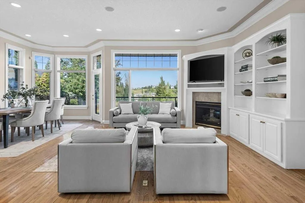 82 Arbour Crest Mount NW
