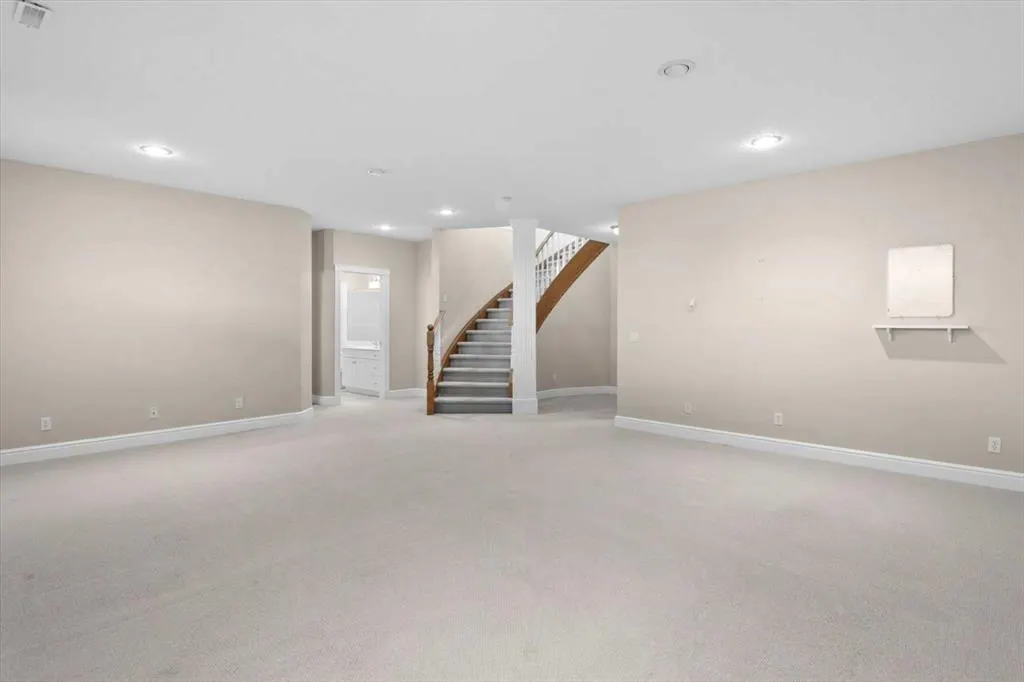 82 Arbour Crest Mount NW
