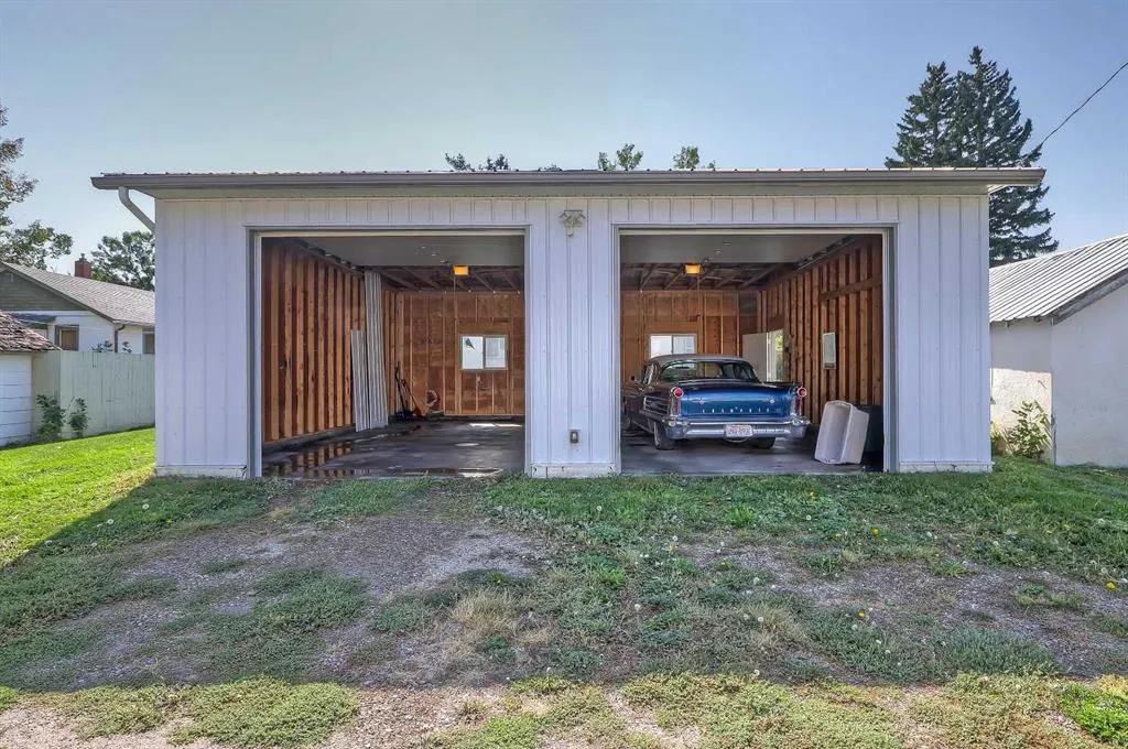 126 2 Avenue SE