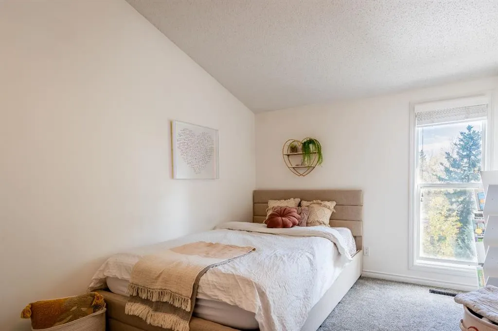 396 Brae Glen Crescent SW