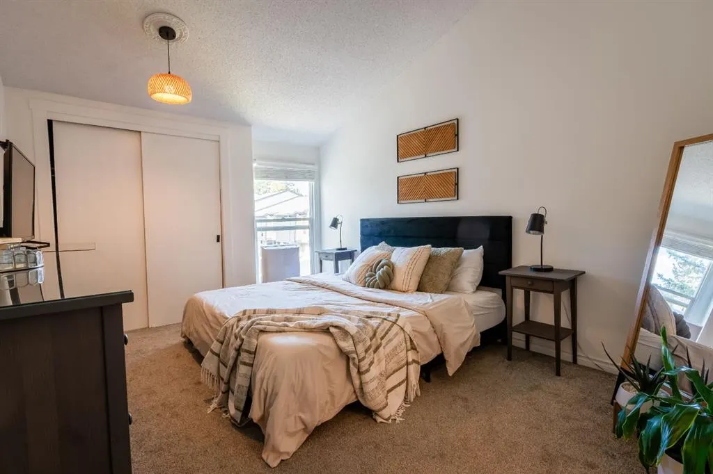 396 Brae Glen Crescent SW