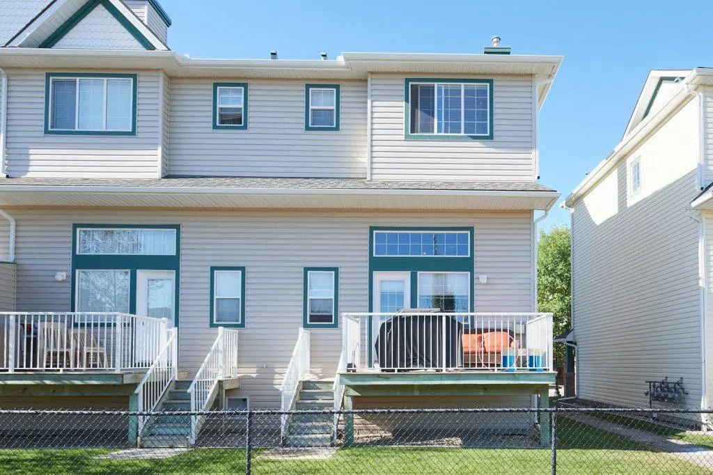 24 Cougar Ridge Mews SW