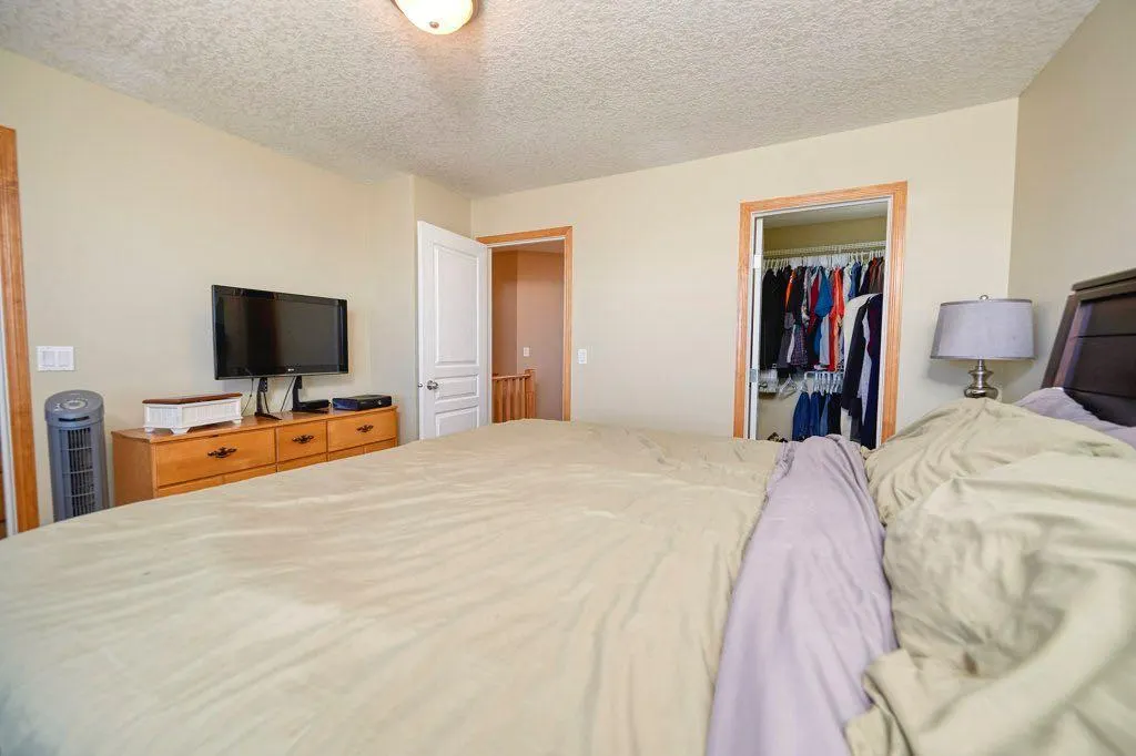 24 Cougar Ridge Mews SW