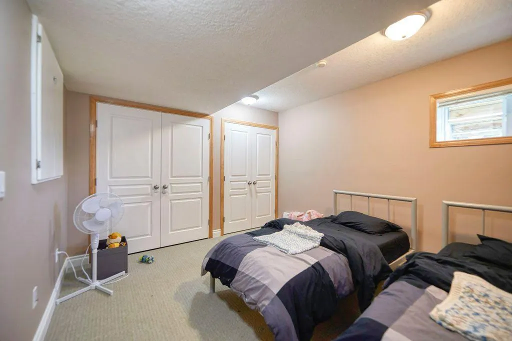 24 Cougar Ridge Mews SW