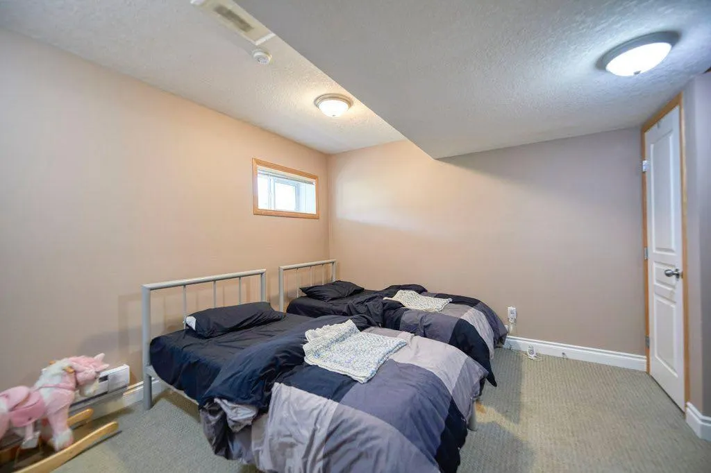 24 Cougar Ridge Mews SW