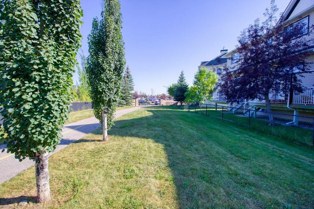 24 Cougar Ridge Mews SW