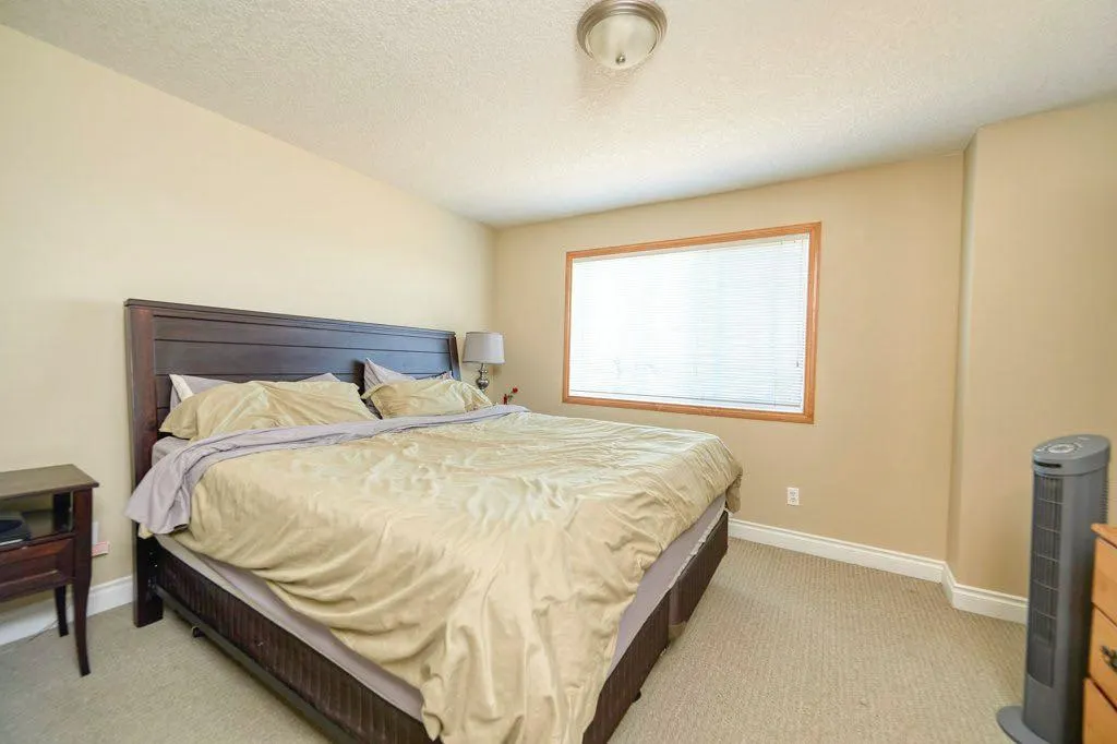 24 Cougar Ridge Mews SW
