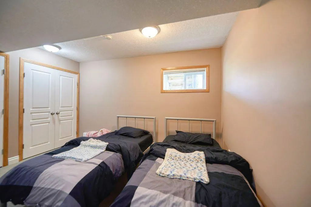 24 Cougar Ridge Mews SW