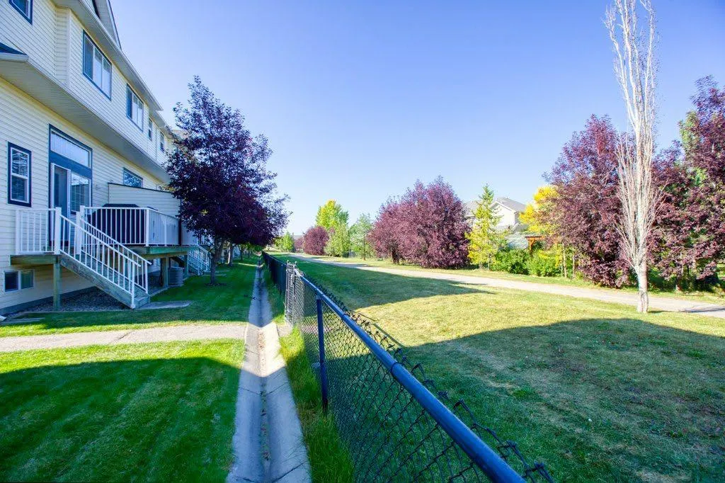 24 Cougar Ridge Mews SW