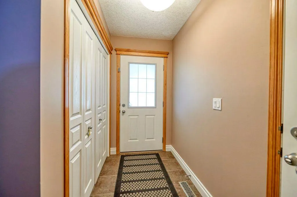 24 Cougar Ridge Mews SW