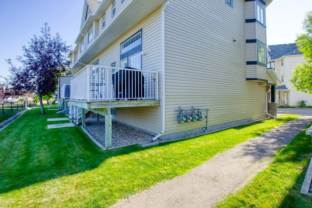 24 Cougar Ridge Mews SW