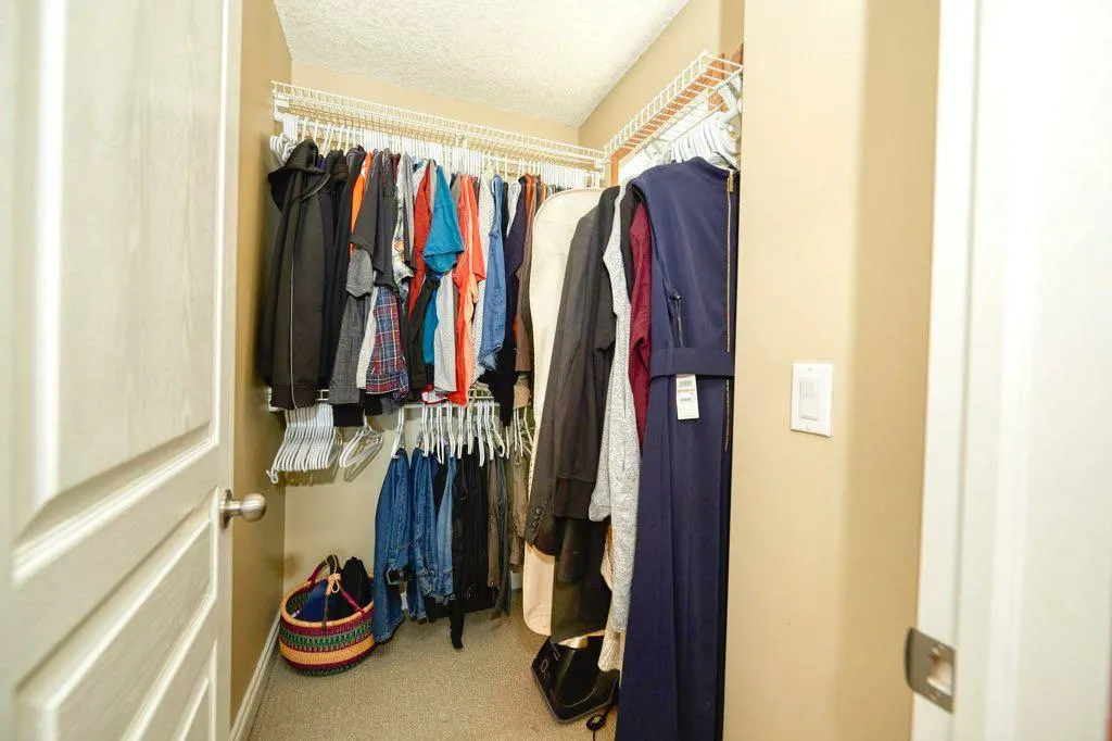24 Cougar Ridge Mews SW