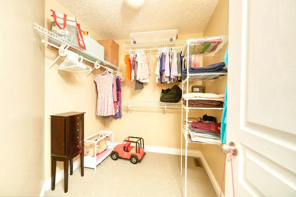 24 Cougar Ridge Mews SW