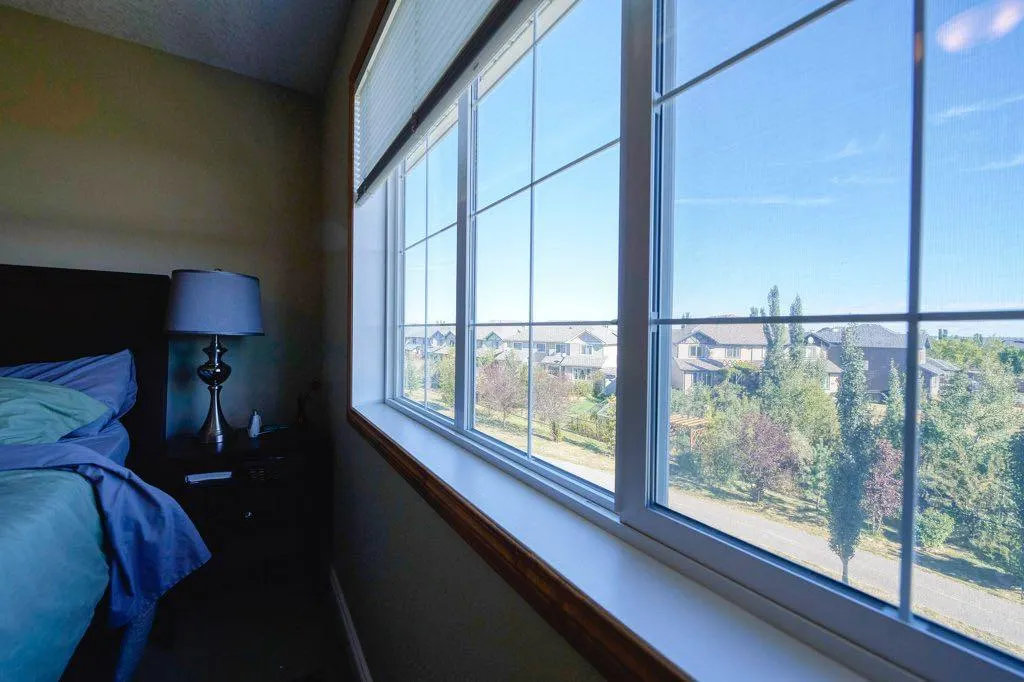 24 Cougar Ridge Mews SW