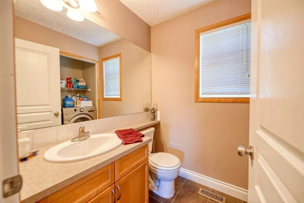 24 Cougar Ridge Mews SW