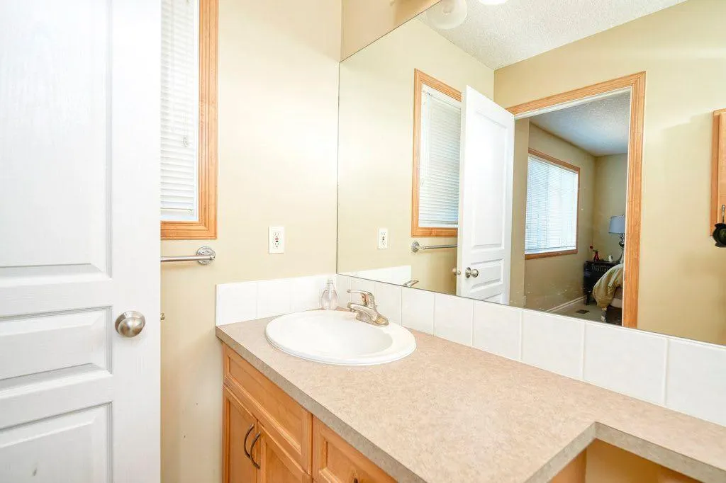 24 Cougar Ridge Mews SW
