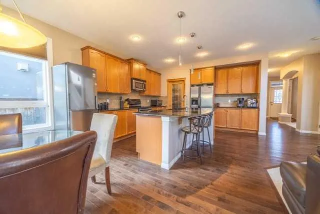 28 Crestmont Way SW