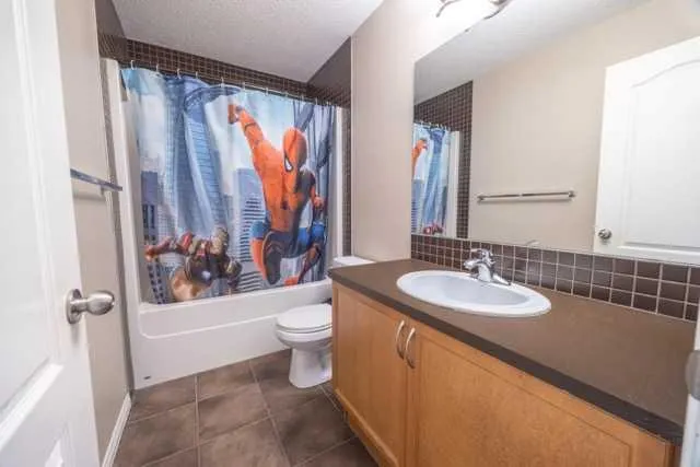 28 Crestmont Way SW