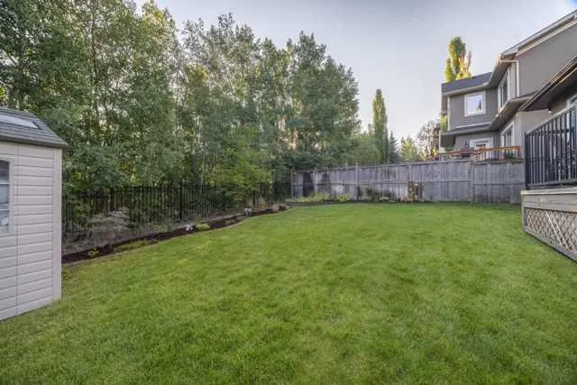 28 Crestmont Way SW