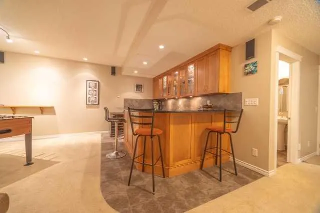 28 Crestmont Way SW
