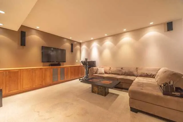28 Crestmont Way SW