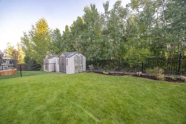 28 Crestmont Way SW
