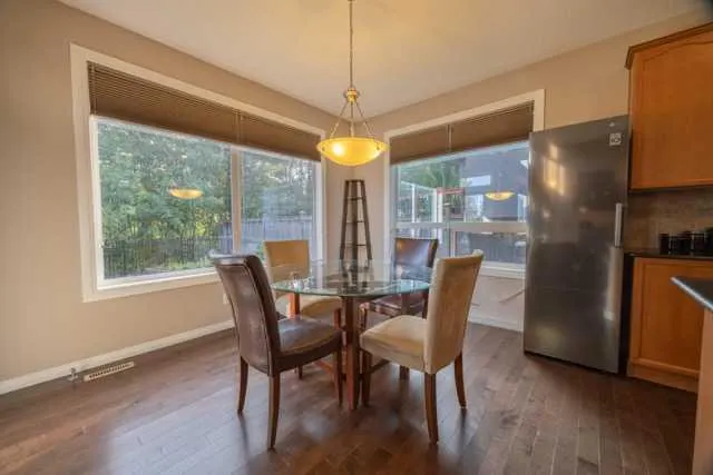 28 Crestmont Way SW