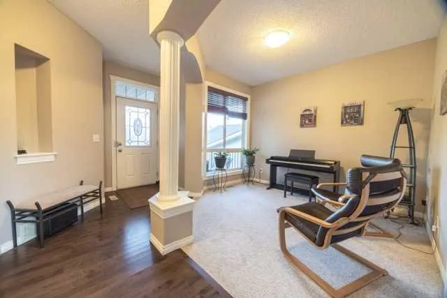 28 Crestmont Way SW