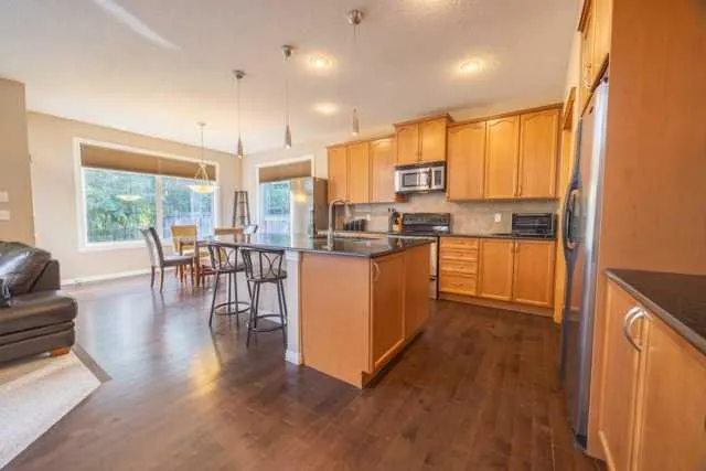 28 Crestmont Way SW