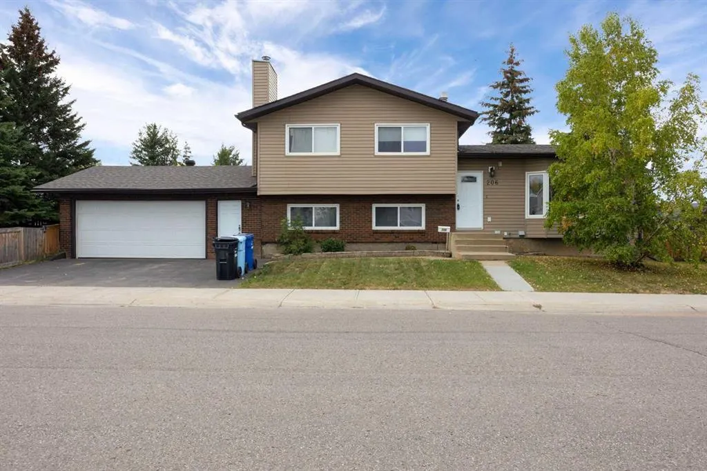 206 Leigh Crescent