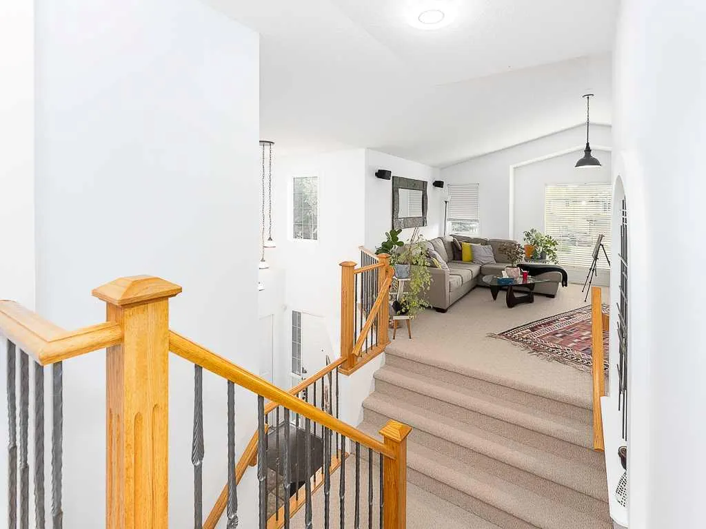 208 Mt Brewster Circle SE
