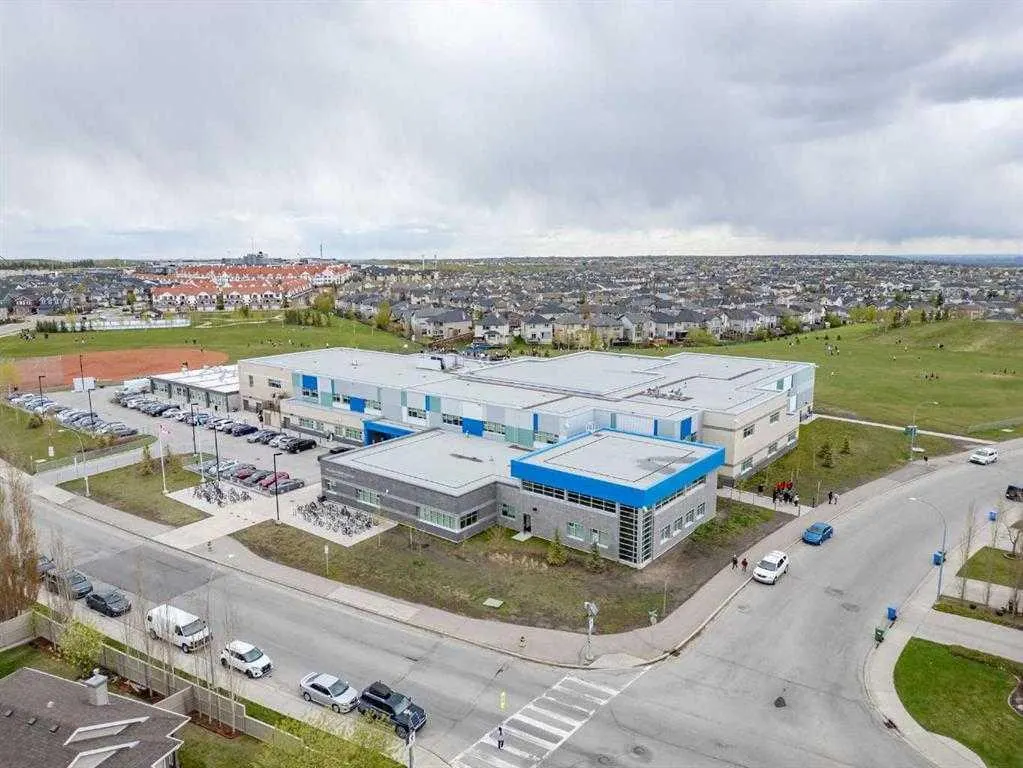 432 Royal Oak Circle NW