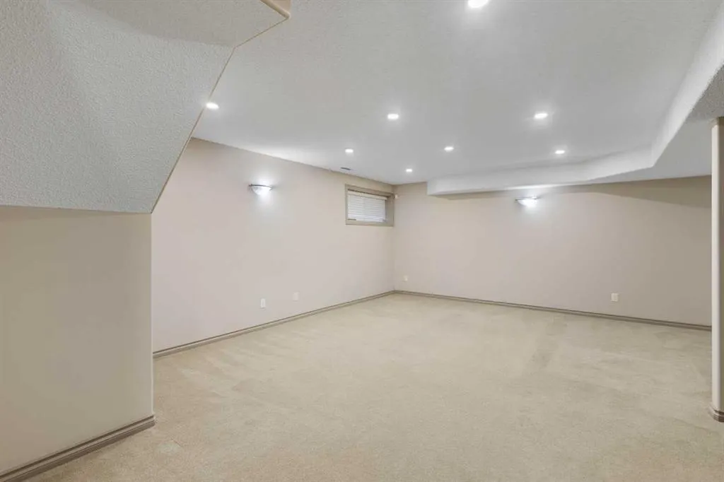 432 Royal Oak Circle NW