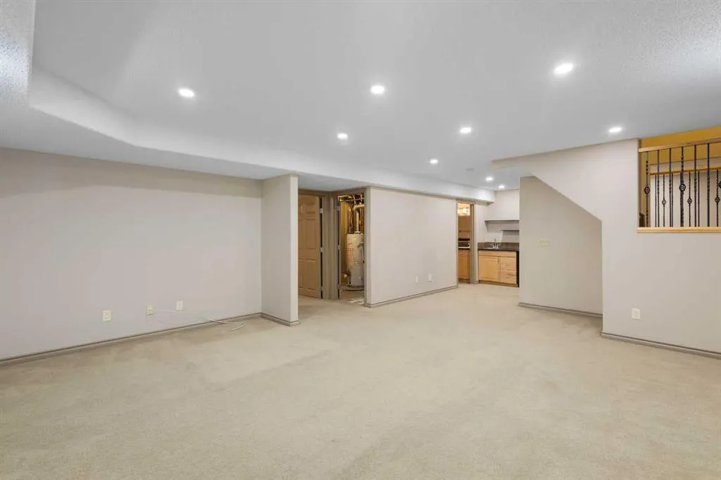 432 Royal Oak Circle NW