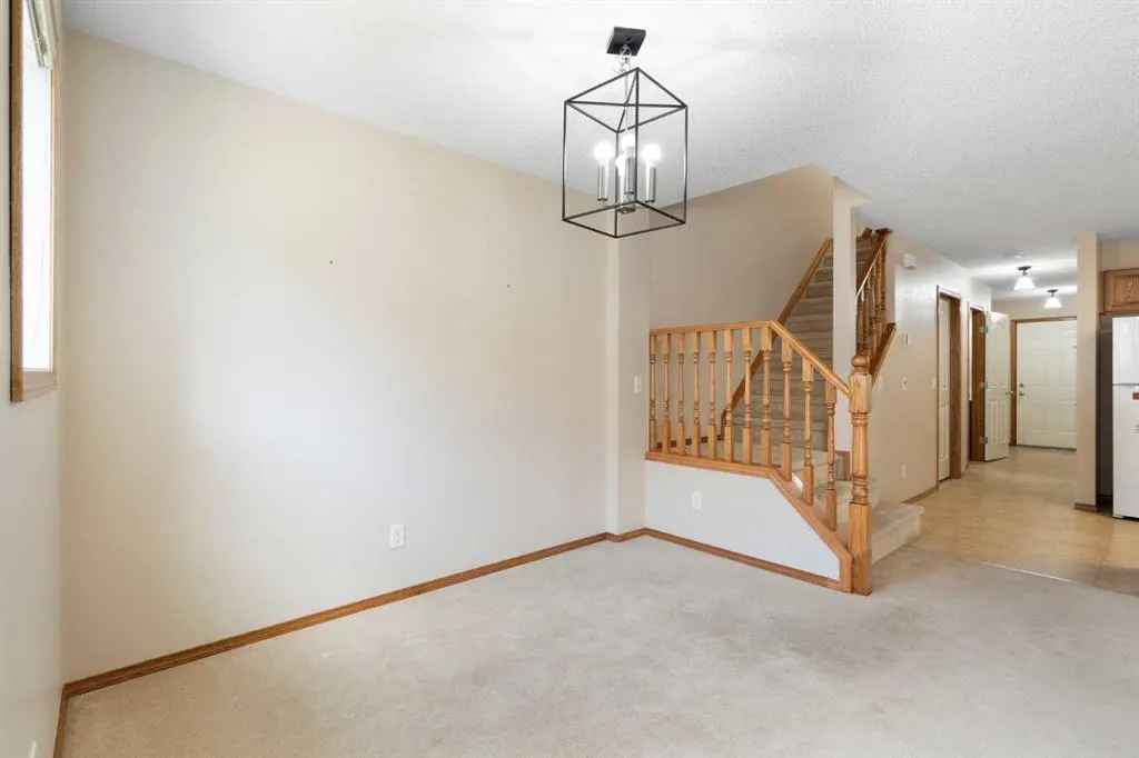 73 Saddletree Court NE