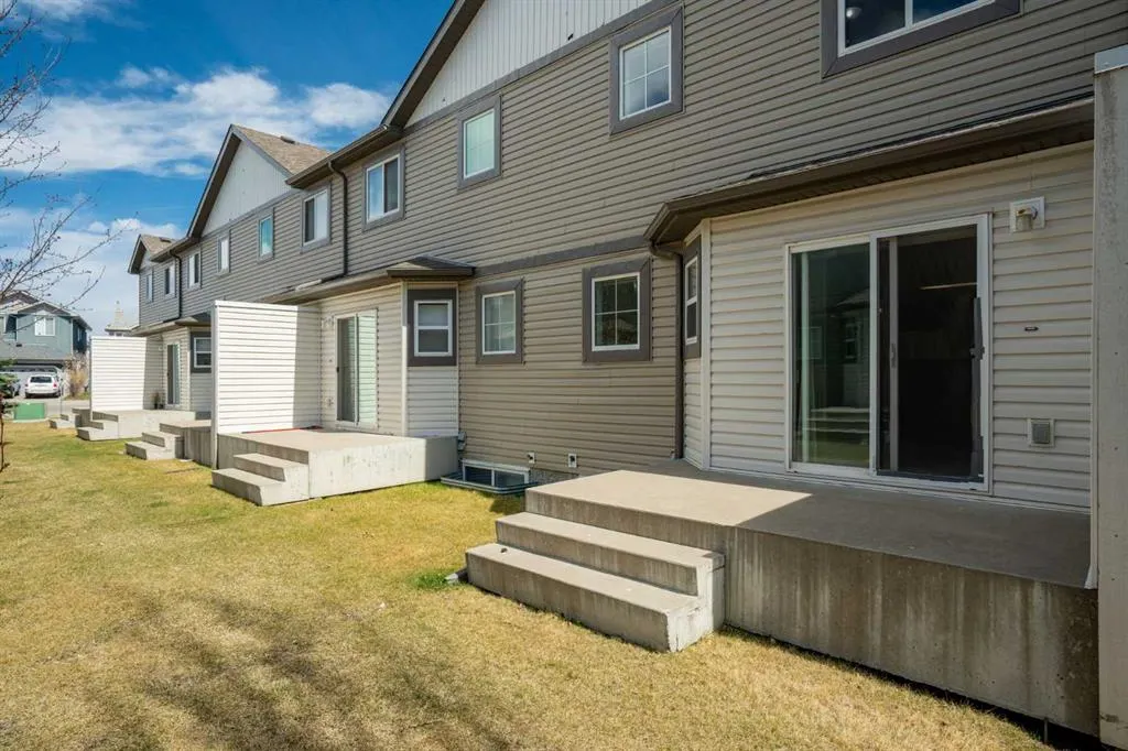 73 Saddletree Court NE