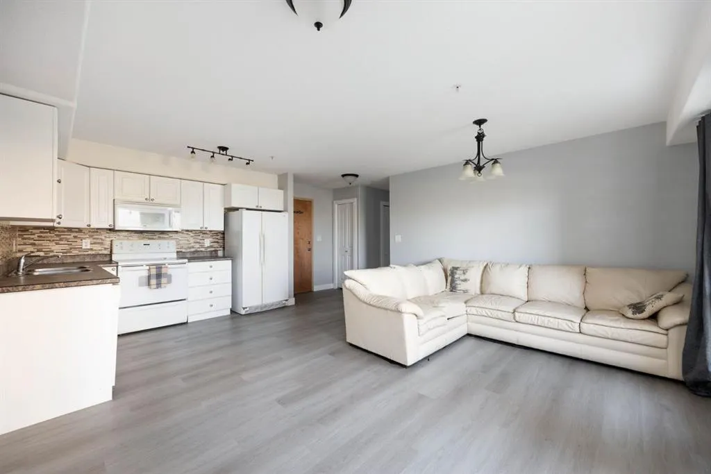 248B Grosbeak Way, #101