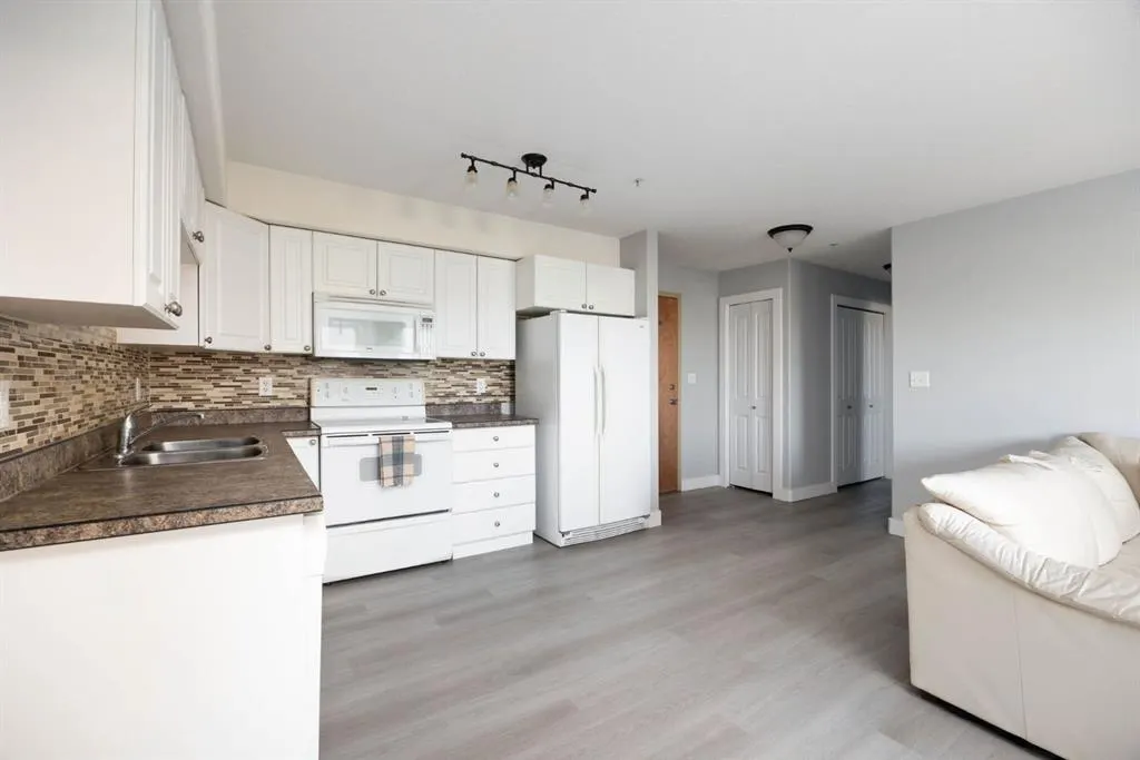 248B Grosbeak Way, #101