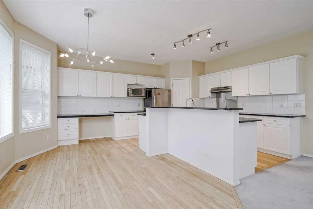 375 Douglas Glen Gardens SE