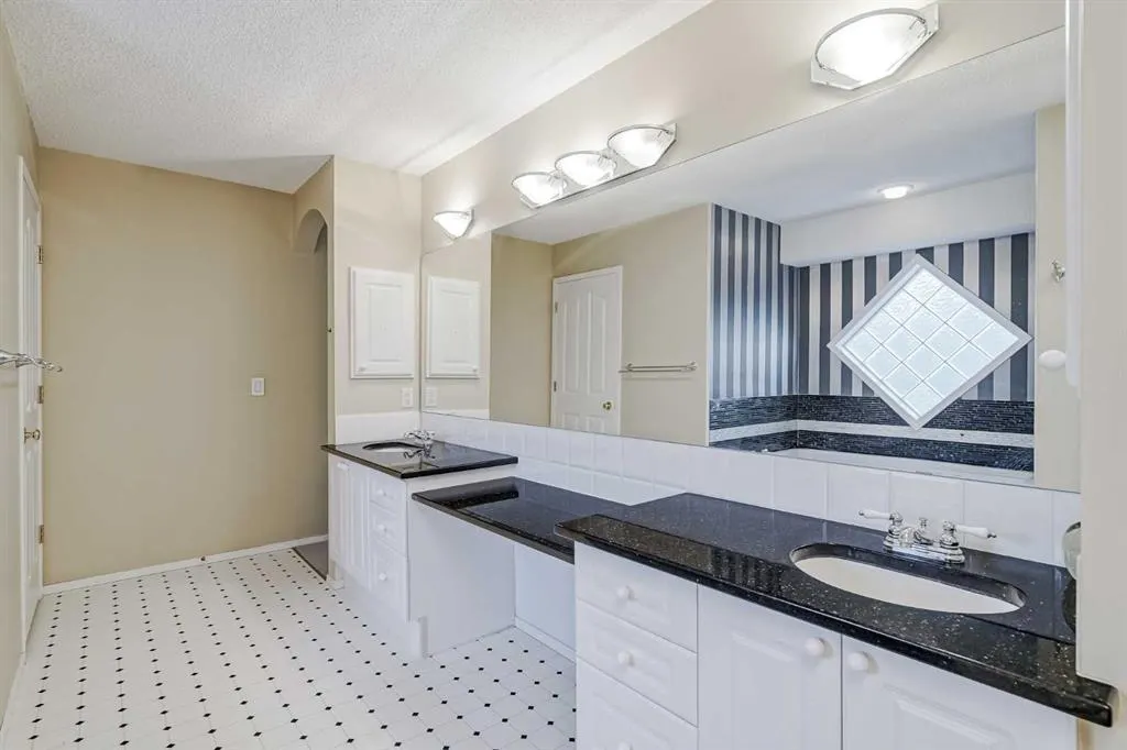 375 Douglas Glen Gardens SE
