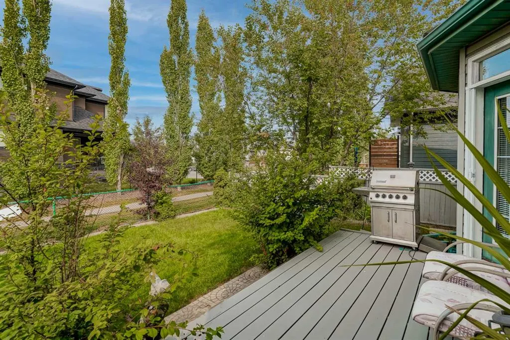 375 Douglas Glen Gardens SE